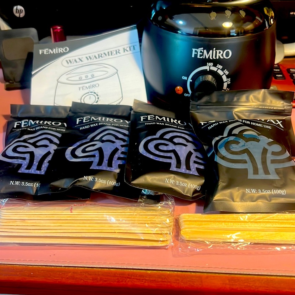 Fémíro home waxing kit. Wax melter, wooden sticks, wax beans and discs
